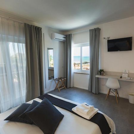 B&B A Due Passi Dal Mare Gela Buitenkant foto