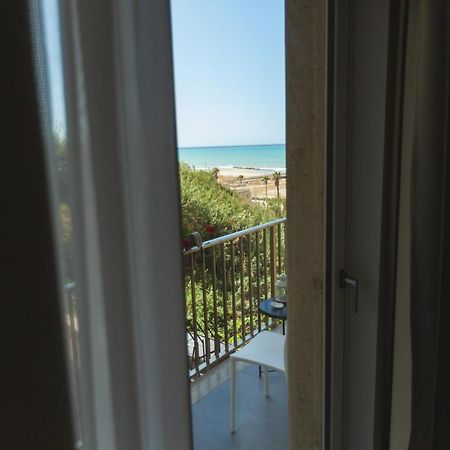 B&B A Due Passi Dal Mare Gela Buitenkant foto
