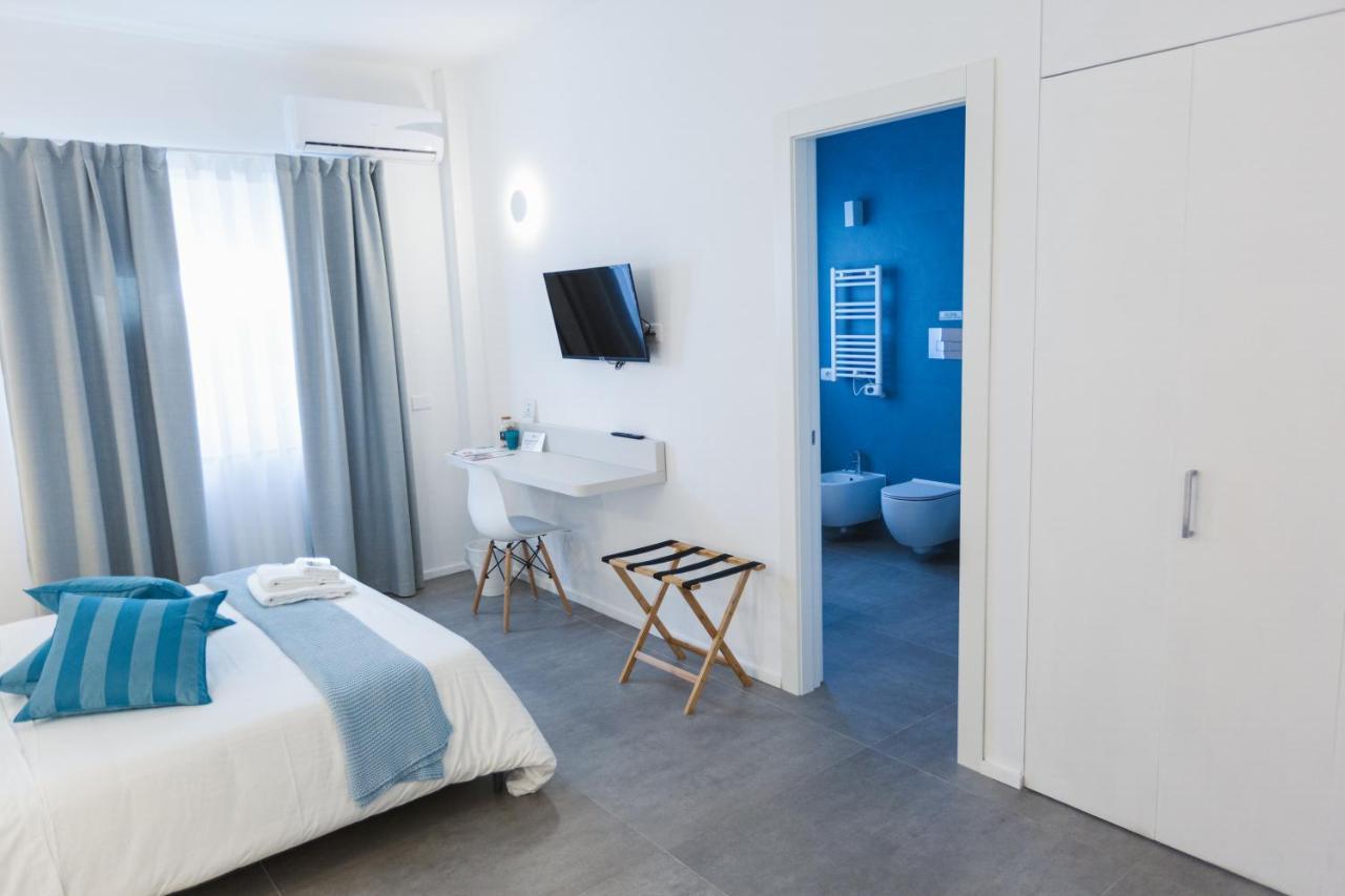 B&B A Due Passi Dal Mare Gela Buitenkant foto