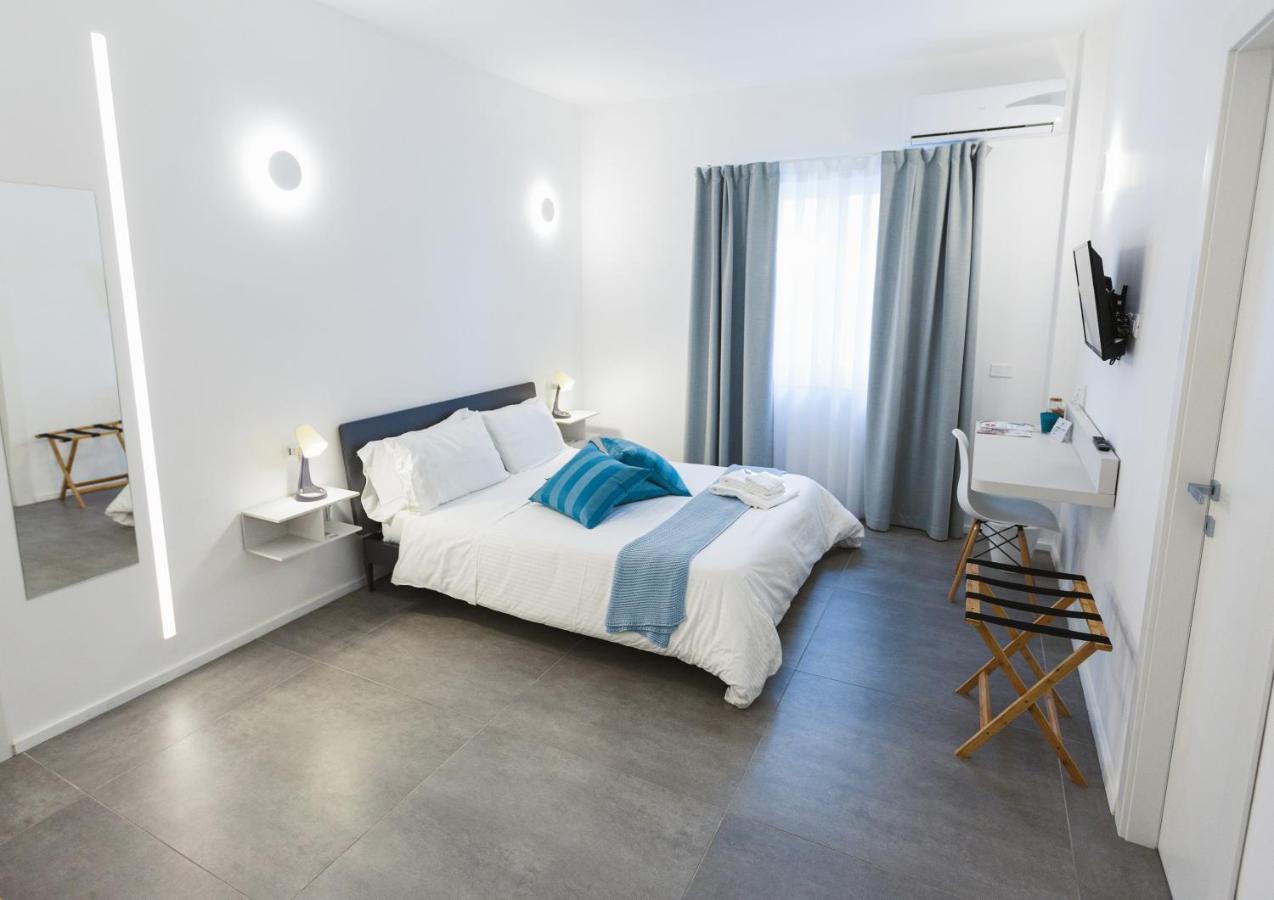 B&B A Due Passi Dal Mare Gela Buitenkant foto