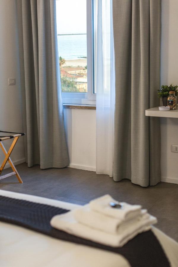 B&B A Due Passi Dal Mare Gela Buitenkant foto