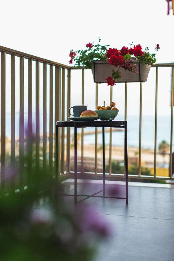 B&B A Due Passi Dal Mare Gela Buitenkant foto