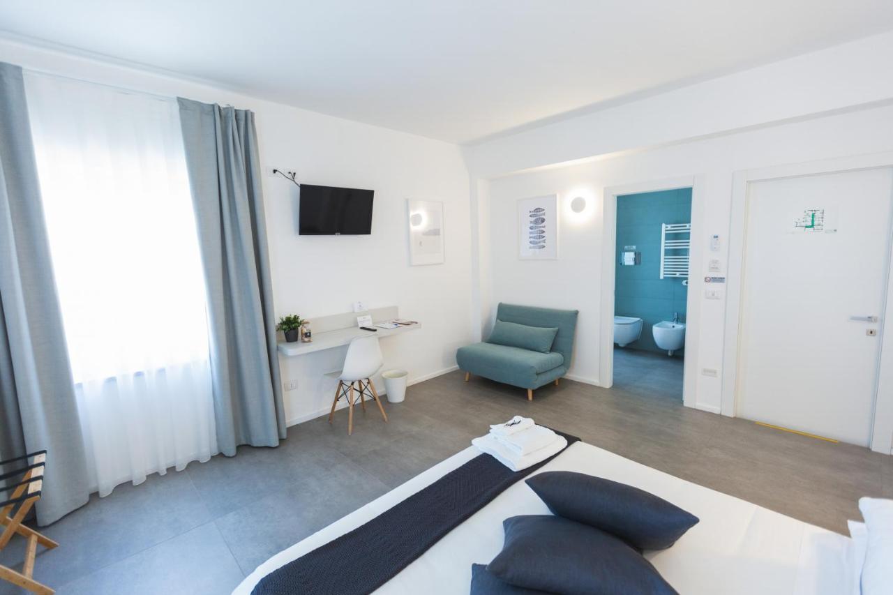 B&B A Due Passi Dal Mare Gela Buitenkant foto