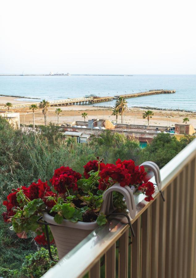 B&B A Due Passi Dal Mare Gela Buitenkant foto
