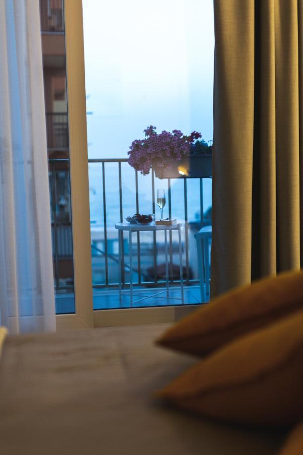 B&B A Due Passi Dal Mare Gela Buitenkant foto