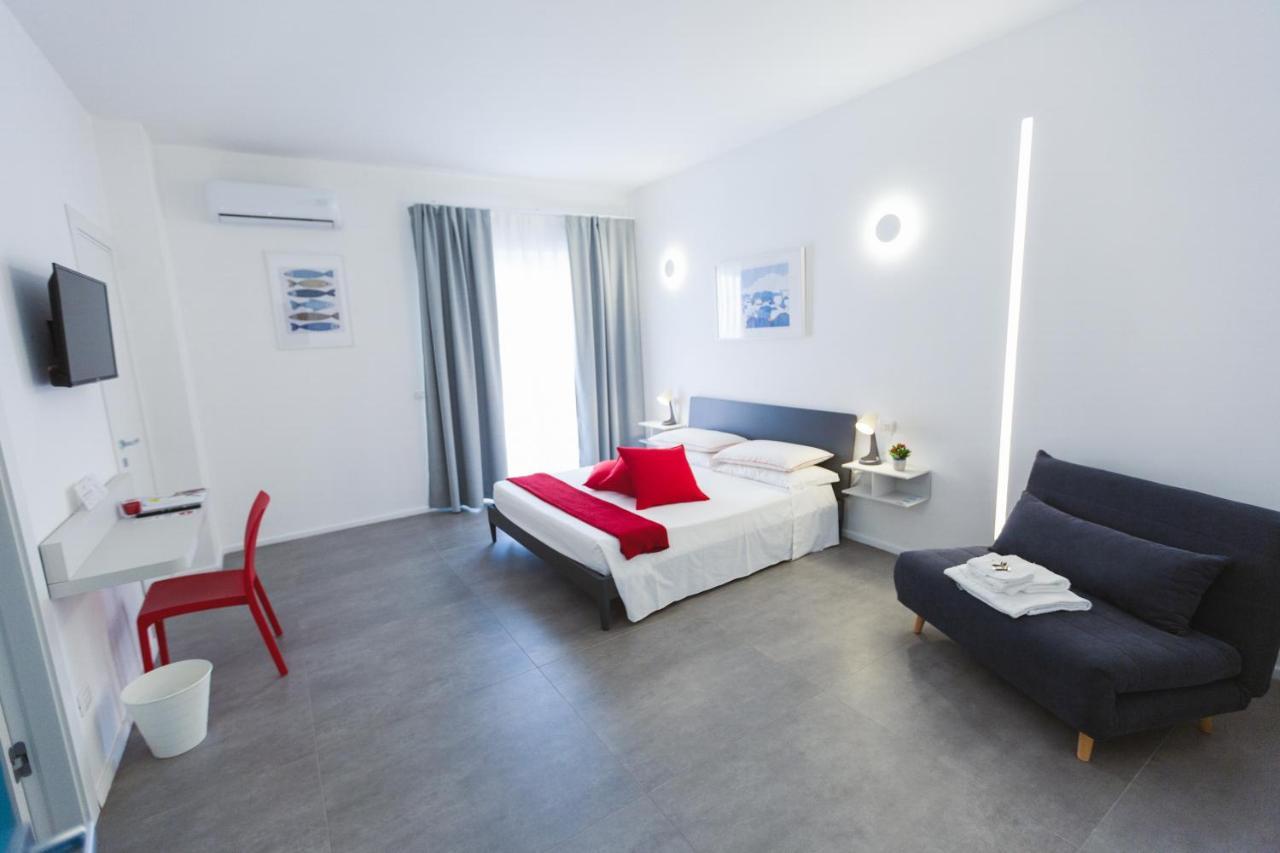 B&B A Due Passi Dal Mare Gela Buitenkant foto